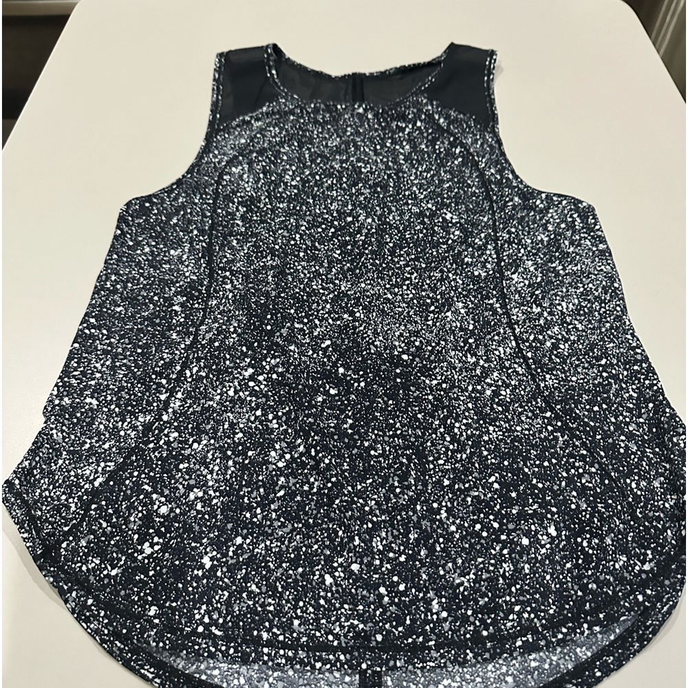 Lululemon Athletics top Black/White  Size 6.  Great Condition!
